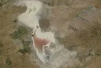 حفاظت محیط‌ زیست: طی ۵ - ۶ روز آینده بخش شمالی دریاچه ارومیه ممکن است به‌طور کامل خشک شود