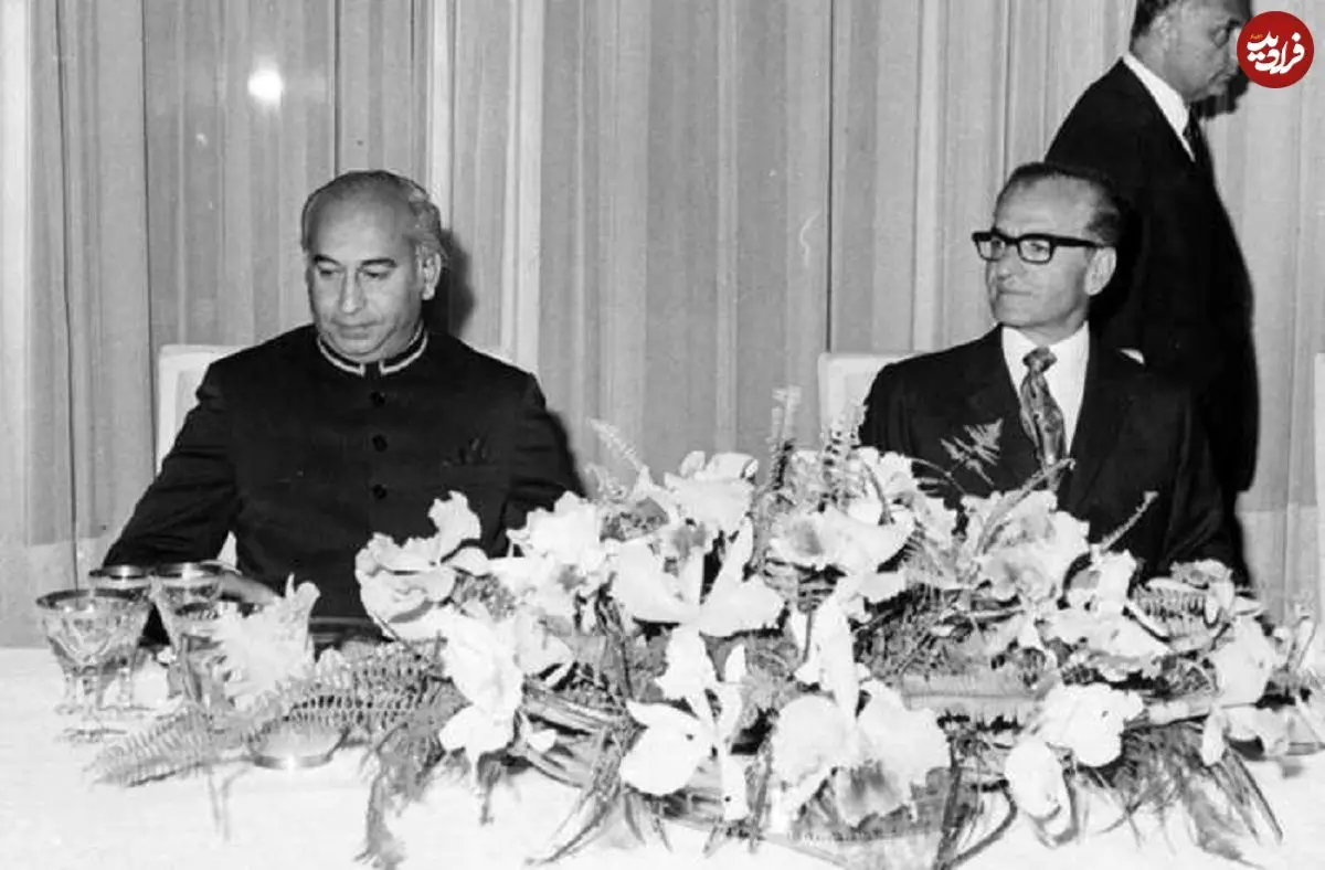 سفر در زمان؛ یادداشت‌های علم، جمعه ۲۱ اردیبهشت ۱۳۵۲: مصاحبه شاه با نیویورک تایمز باعث سر و صدای اقلیت پاکستان شد