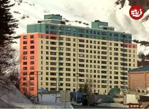 تصاویر| شهر عجیبی که تمام ساکنانش در یک برج با فروشگاه، کلیسا و کلانتری زندگی می‌کنند