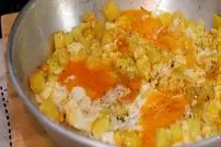 ببینید| طرز تهیه یک مدل سیب زمینی تخم مرغ متفاوت و سریع