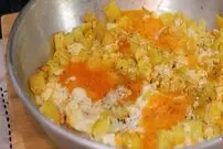 ببینید| طرز تهیه یک مدل سیب زمینی تخم مرغ متفاوت و سریع