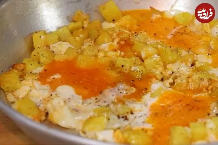 ببینید| طرز تهیه یک مدل سیب زمینی تخم مرغ متفاوت و سریع