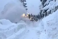 ببینید| نجات معجزه‌آسای یک راننده گرفتار در برفِ رامیان