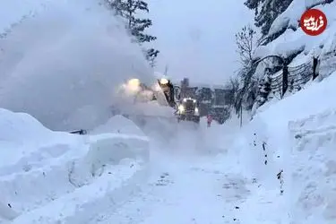 ببینید| نجات معجزه‌آسای یک راننده گرفتار در برفِ رامیان