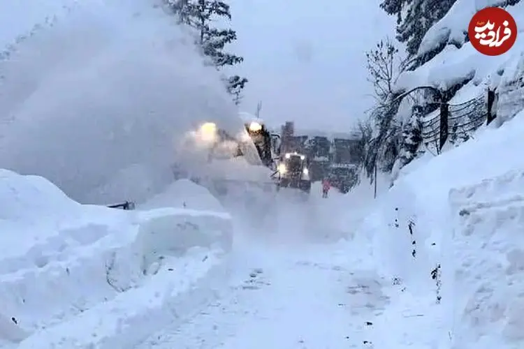 ببینید| نجات معجزه‌آسای یک راننده گرفتار در برفِ رامیان