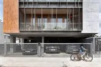 تصاویر| معماری جالب یک خانه برای دو خواهر و یک برادر؛ جانمایی عالی فضاهای اشتراکی و خصوصی