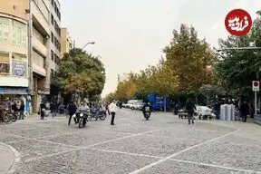 عکس| سفر به تهران قدیم؛ اتوبوس دو طبقه، خودروها و عابران در خیابان 15 خرداد؛ سال 55