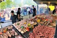 ببینید| غذای خیابانی در ایتالیا؛ انواع کباب، برگر، هات داگ و اختاپوس کبابی در میلان