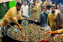 ببینید؛ غذای خیابانی در پاکستان؛ پخت غذای محبوب جگر سرخ شده با فلفل در کراچی