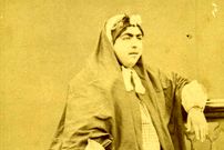 عکس؛ سفر در تاریخ؛ «عصمت الدوله، دختر ناصرالدین شاه» در کنار غلام آفریقایی اش