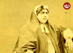 عکس؛ سفر در تاریخ؛ «عصمت الدوله، دختر ناصرالدین شاه» در کنار غلام آفریقایی اش