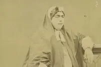 عکس؛ سفر در تاریخ؛ «عصمت الدوله، دختر ناصرالدین شاه» در کنار غلام آفریقایی اش