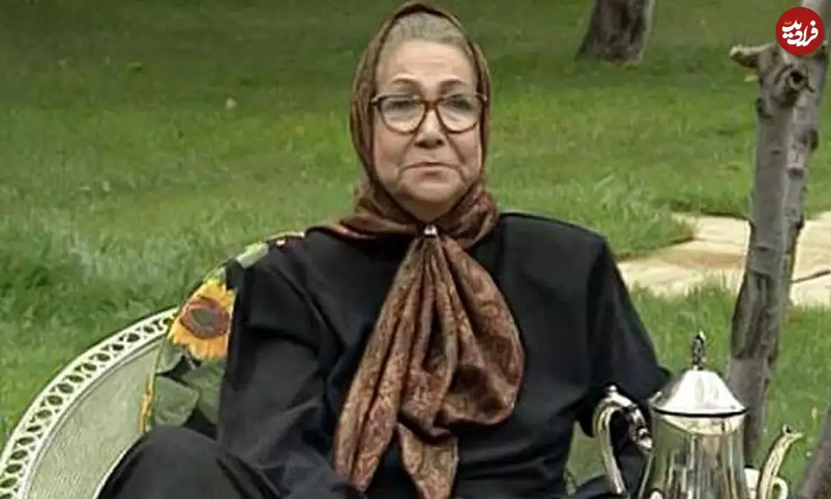 عکس| سفر زمان؛ «جمیله شیخی» در 30 سالگی در پشت‌صحنه یک تئاتر