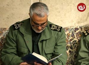 عکس؛ سفر به تاریخ؛ «سردار سلیمانی» در حال تسلیت گفتن به «همسر هاشمی رفسنجانی»؛ سال 95