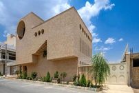 ( تصاویر) معماری که در خمینی شهر با خواسته‌های متناقض کارفرما یک شاهکار ساخت! 
