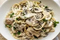 پاستا قارچ خامه ای ؛ خوراک جذاب برای تمام سلیقه ها