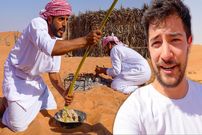ببینید؛ غذای روستایی در عمان؛ پخت فرنی گوشت و کباب بز روی سنگ در صحرا