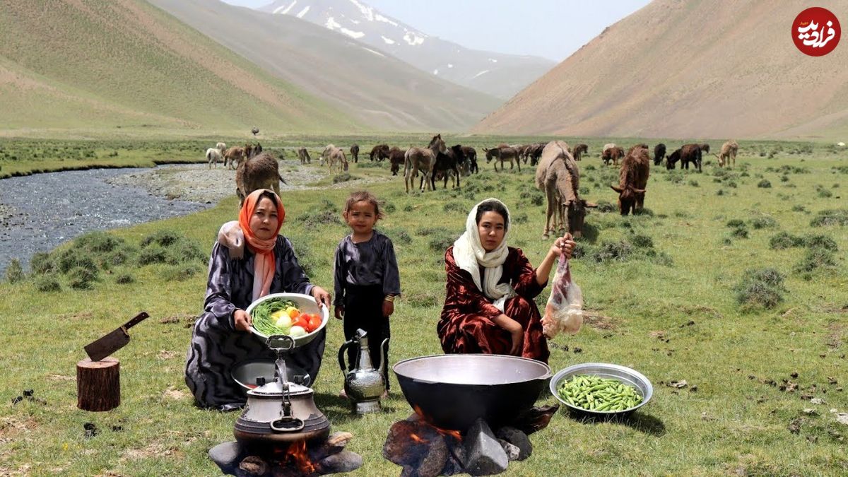 ببینید؛ غذای عشایری در افغانستان؛ پخت خورشت گوشت و بامیه