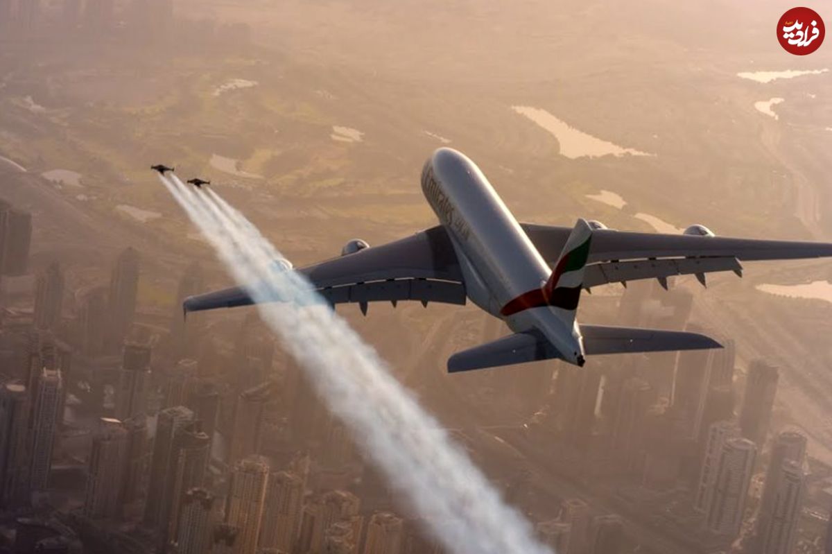 (ویدئو) پرواز حیرت انگیز و باورنکردنی دو جت من در کنار هواپیمای غول پیکر ایرباس A380