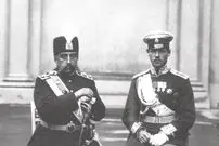 (عکس) سفر به عصر قاجار؛ کالسکه‌سواری «مظفرالدین شاه» در شهر پاریس 