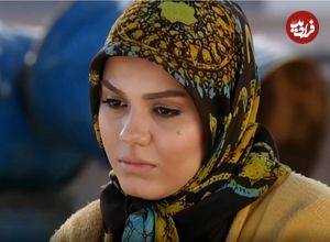 عکس| سفر در زمان؛ «باران» سریال آوای باران در حال قدم زدن کنار دریای خزر؛ سال 1403