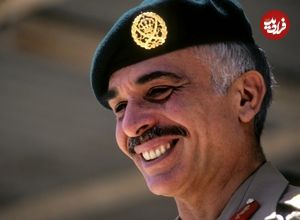 عکس؛ سفر در زمان؛ «ملک حسین پادشاه اردن» در 17 سالگی و در فرودگاه لندن؛ سال 1331