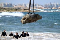 باستان‌شناسان مجسمۀ ۲ هزارساله مربوط به مصر باستان را از اعماق دریا بیرون کشیدند
