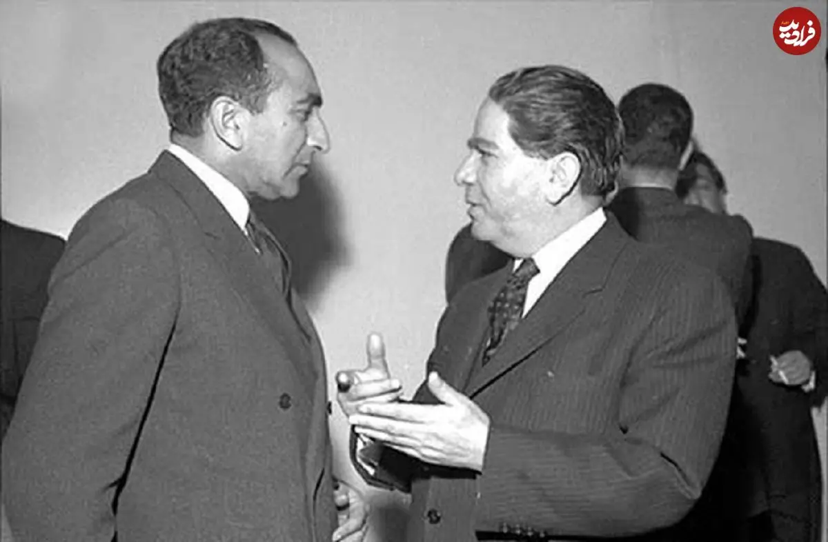 سفر در زمان؛ یادداشت‌های علم، شنبه ۸ اردیبهشت ۱۳۵۲: سفیر سابق انگلیس به ایران آمده؛ سفیر فعلی مرا به شام دعوت کرده بود و التماس زیاد کرده بود که بروم