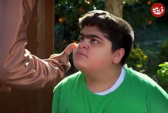 عکس| سفر در زمان؛ «بهروز» سریال پایتخت در حال بیلیارد بازی کردن در 18 سالگی