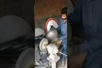(ویدئو) فرایند چالش برانگیز تولید ماهیتابه آهنی را در پاکستان ببینید