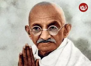 عکس| سفر در زمان؛ «ماهاتما گاندی» در کنار دوست قدیمی‌اش نواب دیره؛ سال 1317