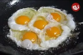 ببینید| غذای روستایی در کره؛ برنج سرخ شده با تخم مرغ در سئول