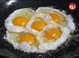 ببینید| غذای روستایی در کره؛ برنج سرخ شده با تخم مرغ در سئول