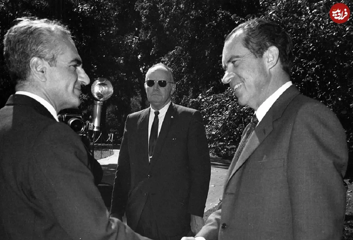 سفر در زمان؛ یادداشت‌های علم، سه شنبه ۴ اردیبهشت ۱۳۵۲: آبروی نیکسون بر سر مسأله [واترگیت] در خطر است