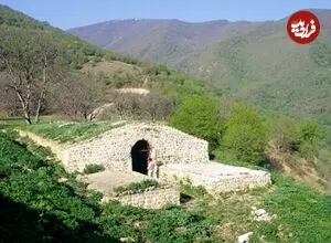 عکس| سفر زمان؛ چشم‌انداز زیبای یک «کاروانسرا در جنگل‌های گرگان» در دوران ناصرالدین شاه