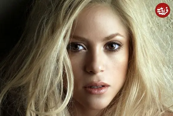 عکس| سفر در زمان؛ «شکیرا» در حال ترک هتل اش در نیویورک؛ سال 1380