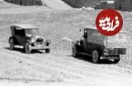 عکس| سفر به ایران قدیم؛ اتومبیل‌های قدیمی در کنار تخت جمشید؛ سال 1312