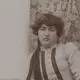 عکس| سفر زمان؛ تصویری از یک دختر ویولن‌نواز در دوران قاجار