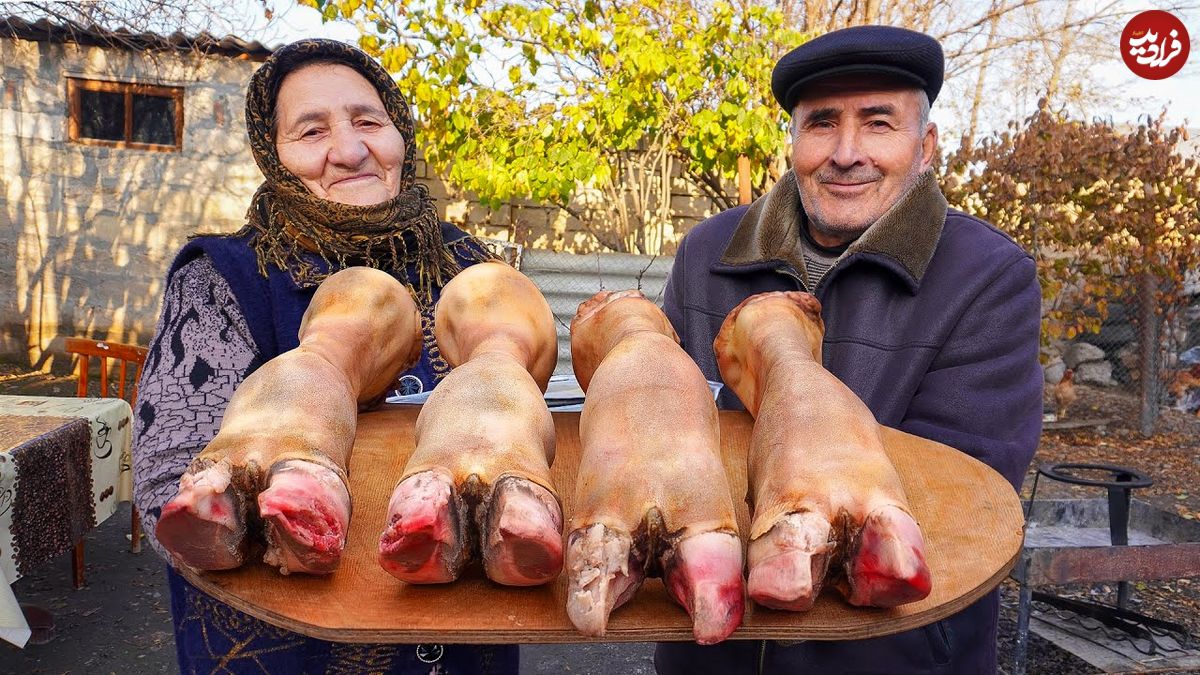 (ویدئو) پخت متفاوت و دیدنی پاچه گاو به سبک زوج مسن روستایی آذربایجانی