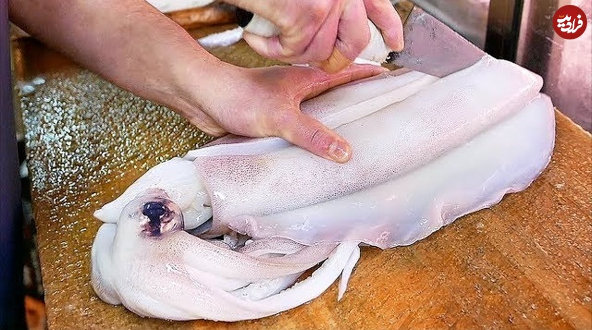 ببینید؛ غذای خیابانی در ژاپن؛ تهیه ساشیمی و غذاهای متنوع با ماهی مرکب در اوکیناوا