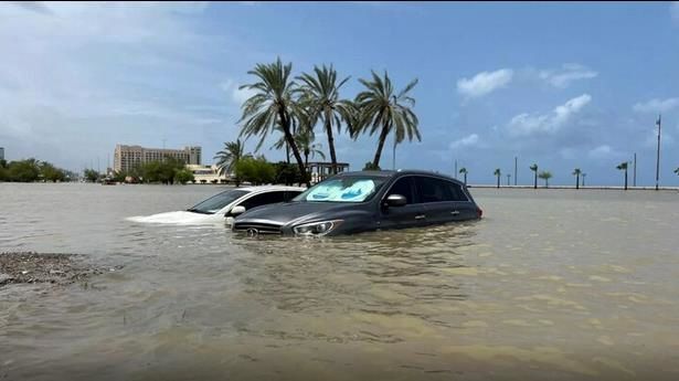 (ویدئو) بارش باران و سیل وحشتناک در عربستان