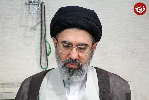 عکس؛ سفر در زمان؛ «سید مجتبی خامنه ای» در کنار همرزمان اش در جبهه؛ دهه 60
