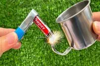 (ویدئو) چگونه با باتری 1.5 ولتی، ظروف فلزی شکسته خانگی را جوشکاری کنیم؟
