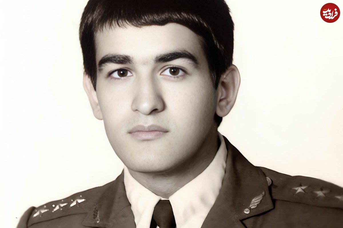 عکس؛ سفر در زمان؛ «سرلشکر بابایی» در کنار 3 رزمنده در خط مقدم جبهه؛ دهه 60
