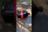 (ویدئو) اگر شیشه نوشابه برندهای مختلف را از پله به پایین هل بدهید، در کدام پله می شکنند؟