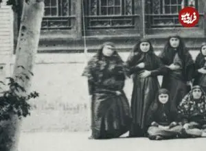 سفر به عصر قاجار؛ عکس یادگاری زنان حرمسرای ناصرالدین شاه کنار حوض کاخ سلطنت آباد