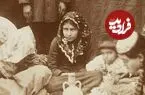 عکس| سفر زمان؛ دختران جوان عهد قاجار سر سفرۀ ناهار