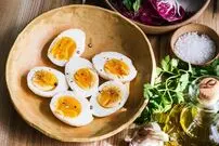 راز جذب بیشتر ویتامین D؛ تخم‌مرغ را با این خوراکی‌ها بخورید + روش پخت اصولی تخم مرغ