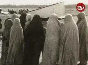 عکس| سفر زمان؛ «زنان ورامینی» در حال تماشای هواپیما؛ یک قرن قبل