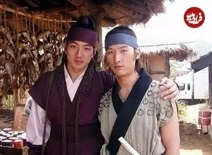 عکس| سفر زمان؛ چهرۀ «یو هو مین» در مراسم پایان فیلم‌برداری سریال «دونگ‌یی»